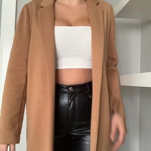 Camel Overcoat - Perfect for Fall 🍂